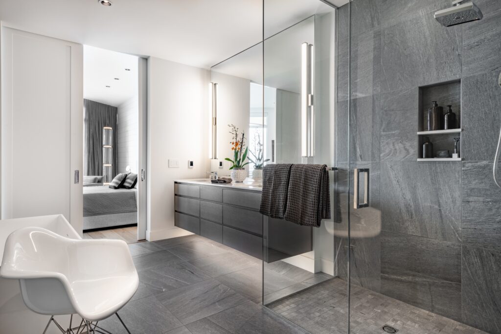 Ditch the Curb: Why Walk-In, Zero-Threshold Showers Are Built for Better Daily Flow
